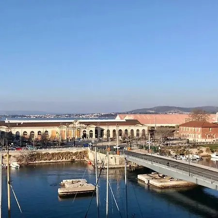 Elegant T2 Climatise Sur Canal * Sète